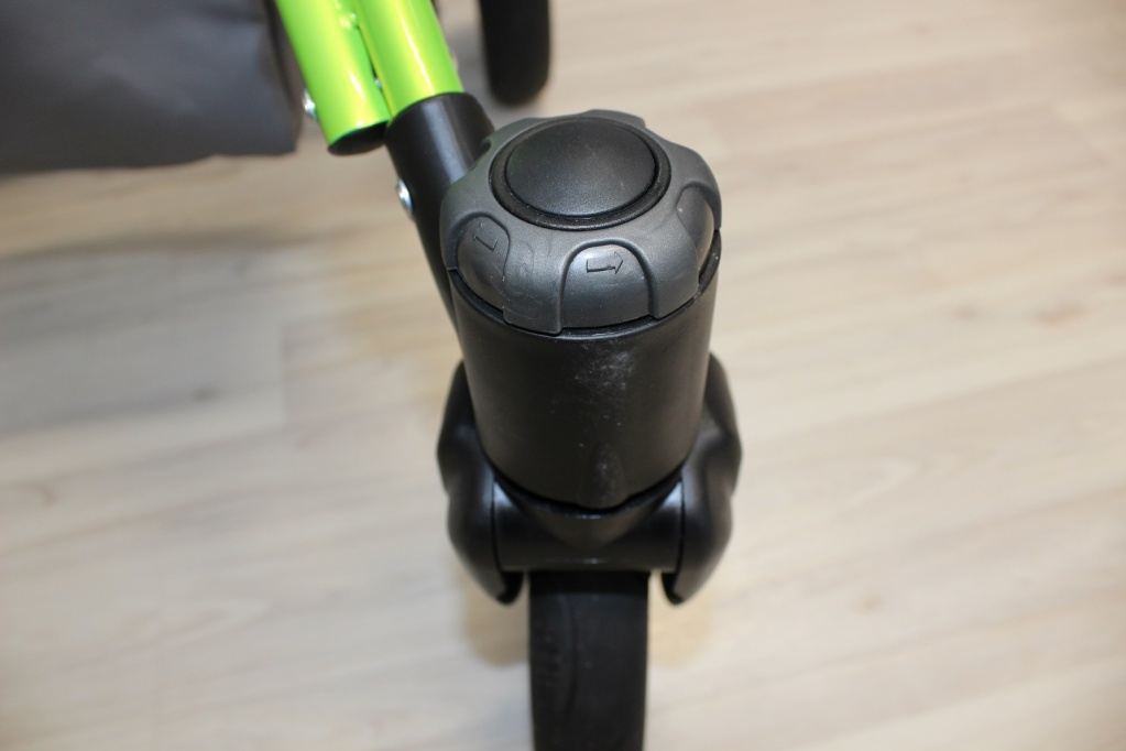 Коляска «Мева», как зафиксировать поворотные колеса Коляска «Мева», как зафиксировать поворотные колеса