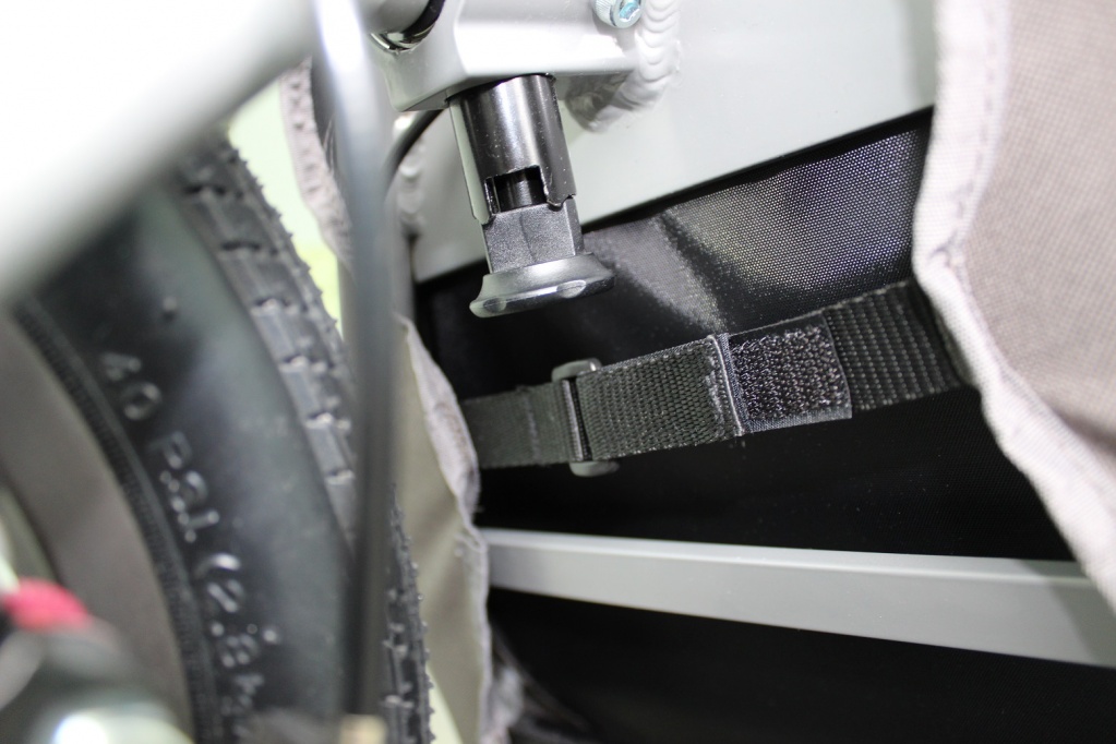 как зафиксировать поворотное колесо коляски Special Tomato Jogger (1)111.jpg как зафиксировать поворотное колесо коляски Special Tomato Jogger (1)111.jpg